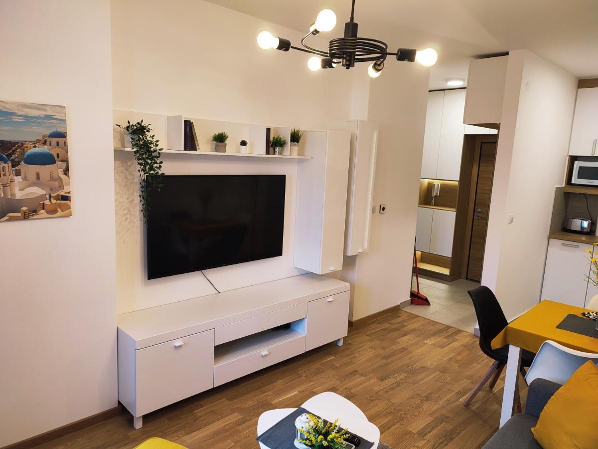 Center Firefly Gardens Apartment โนวีซาด ภายนอก รูปภาพ